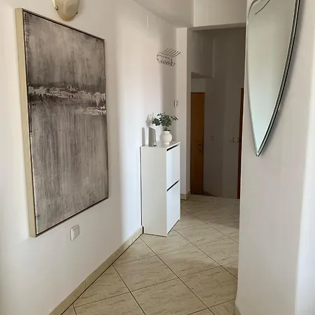 Apartment Piano Lopar